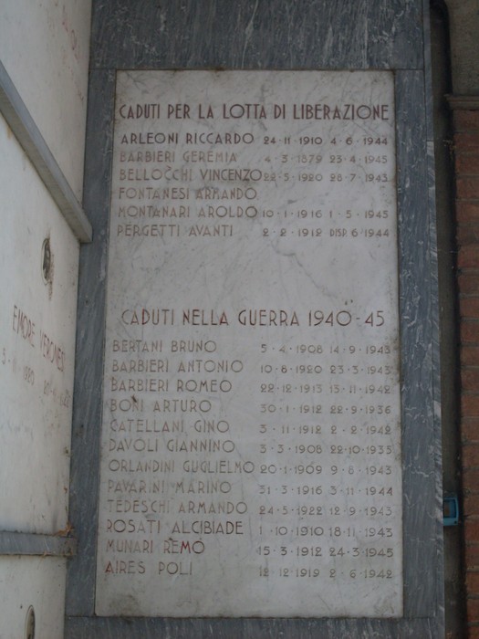Sacrario dei Caduti di Sesso: monumento commemorativo ai caduti della lotta di liberazione e della Seconda Guerra Mondiale.