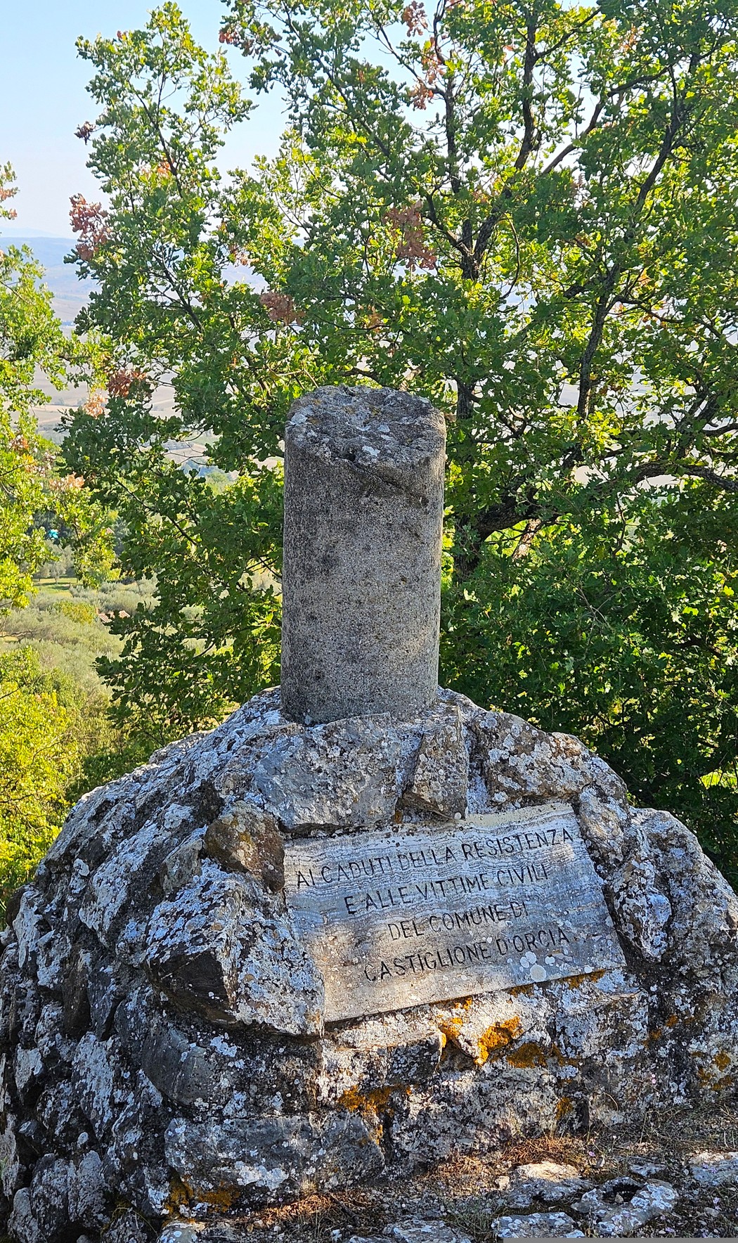 Cippo ai caduti della Resistenza e alle vittime civili, Comune di Castiglione d'Orcia (SI), foto 1