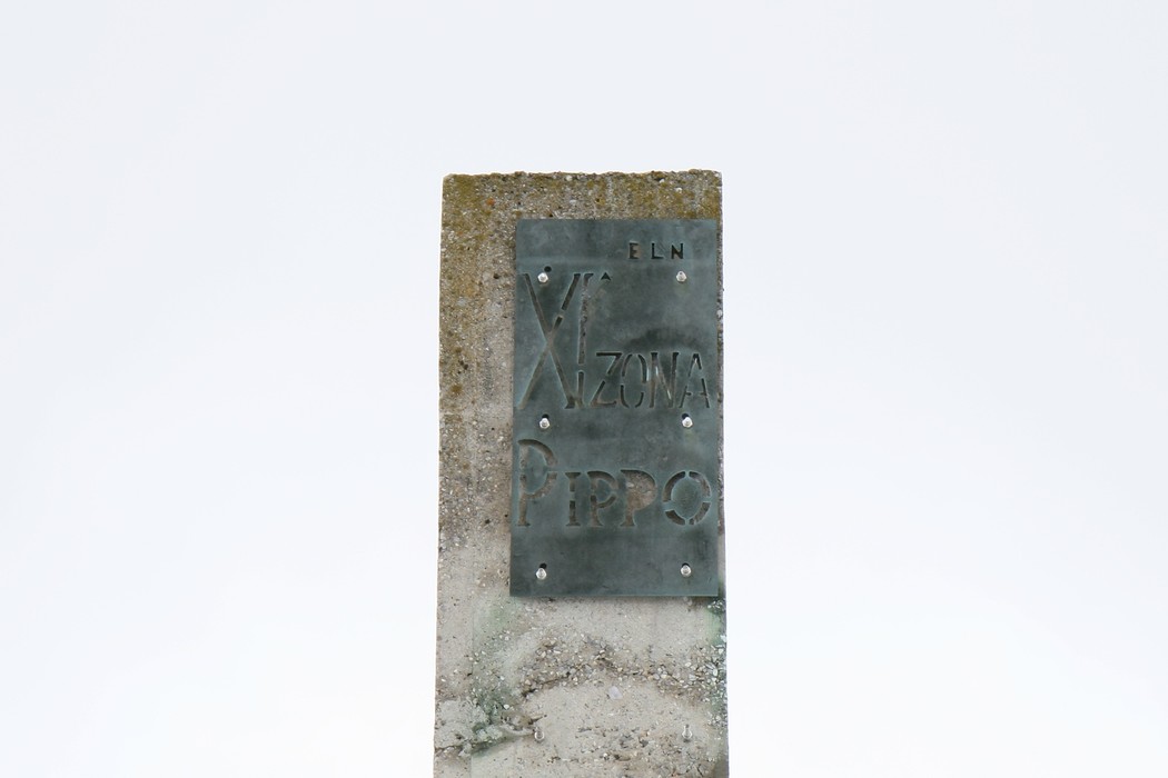 Monumento alla XI Zona "Pippo", in memoria di eventi storici e della comunità locale.