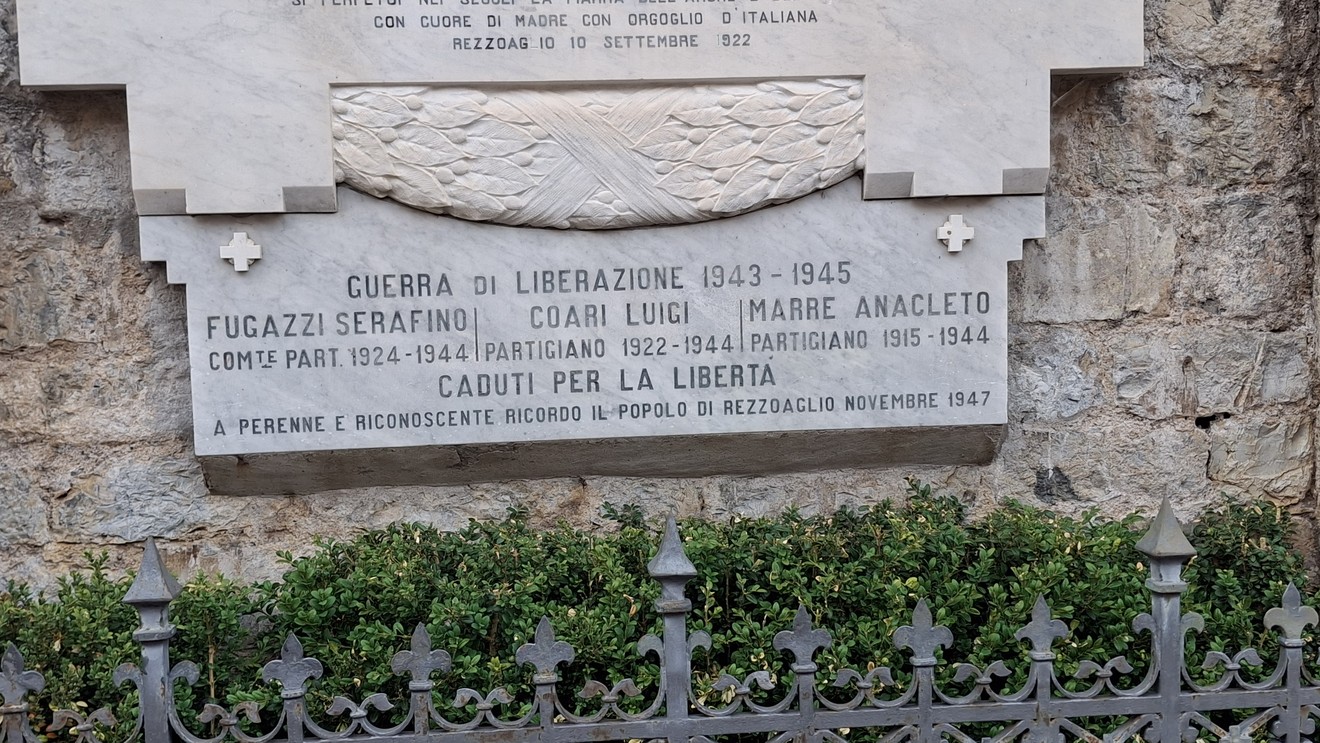 Monumento ai caduti, Comune di Rezzoaglio (GE), foto 1