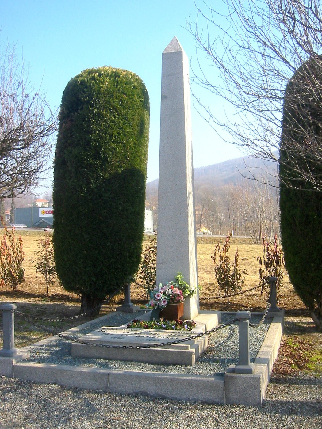 Monumento ai caduti della Valle del Cervo, commemorazione e omaggio ai valorosi soldati.