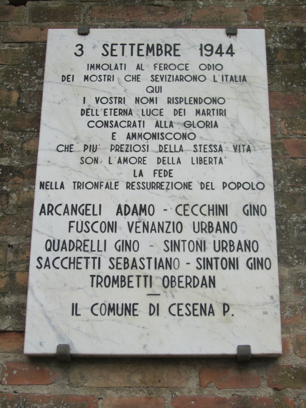 Lapide commemorativa ai Martiri della Rocca Malatestiana, in ricordo delle vittime del 3 settembre 1944.