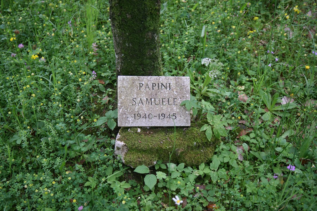 Monumento commemorativo dedicato ai caduti della Seconda Guerra Mondiale a Mulina.