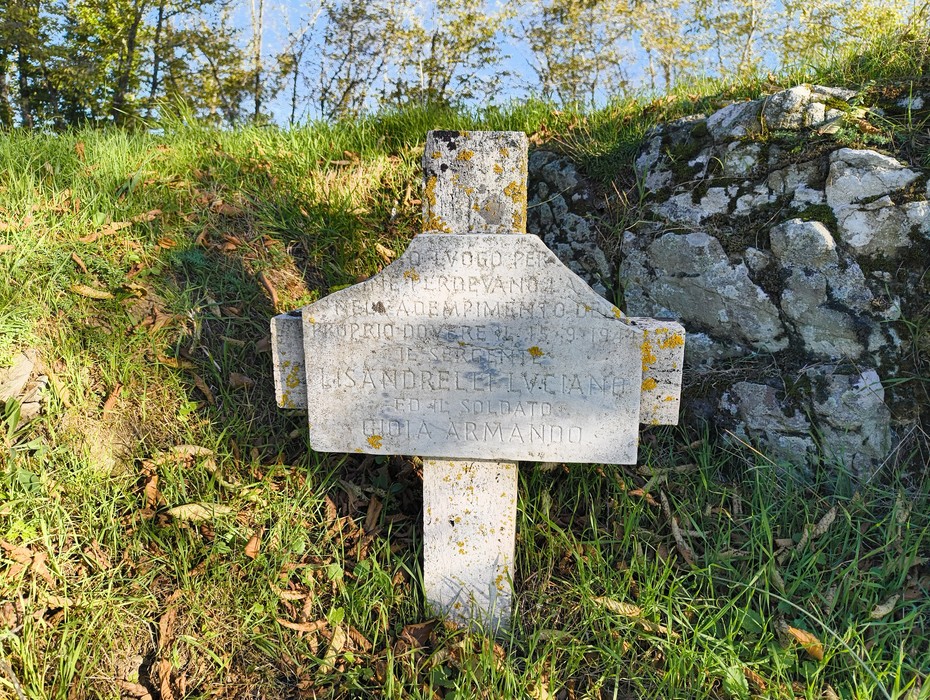 Monumento commemorativo nel Parco della Linea Gotica, dedicato ai soldati della Seconda Guerra Mondiale.