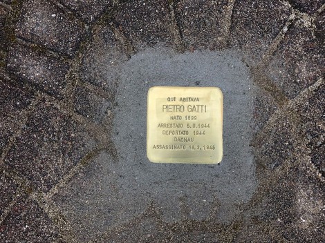 Pietra d'inciampo dedicata a Pietro Gatti, vittima del regime nazista e assassinato nel 1945.