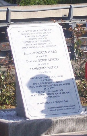 Lapide in memoria di Innocenti, Sorri e Tamburini, commemorando le vittime della Seconda guerra mondiale.