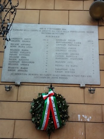 Lapide commemorativa per le vittime dei bombardamenti del 1944 a Cupramontana. memoria storica e riconoscenza.