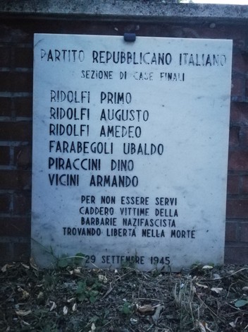 Monumento commemorativo dedicato a Ridolfi, Farabegoli, Piraccini e Vicini, vittime del nazifascismo.