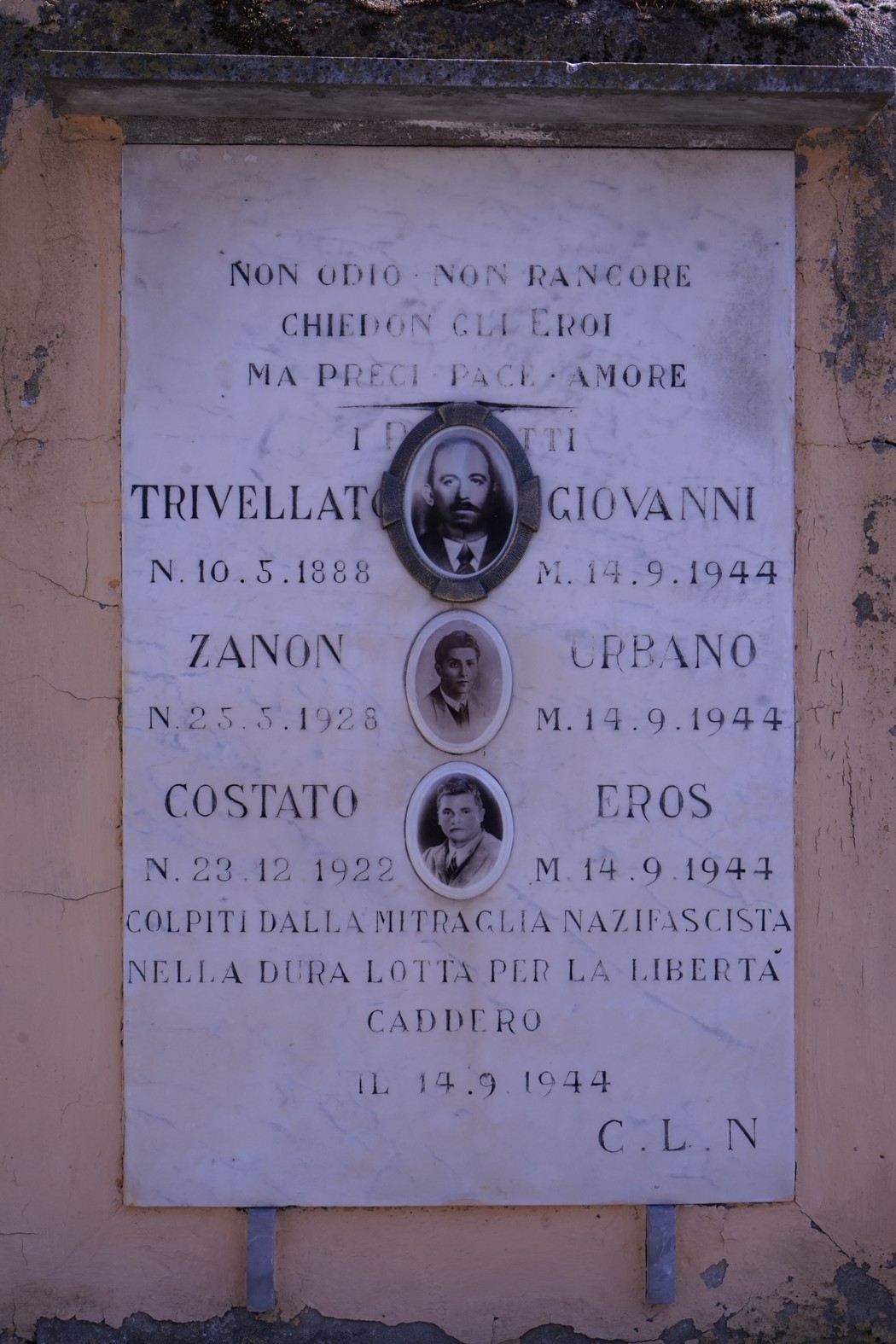 Lapide commemorativa in onore di Trivellato, Zanon e Costato, vittime della lotta per la libertà.