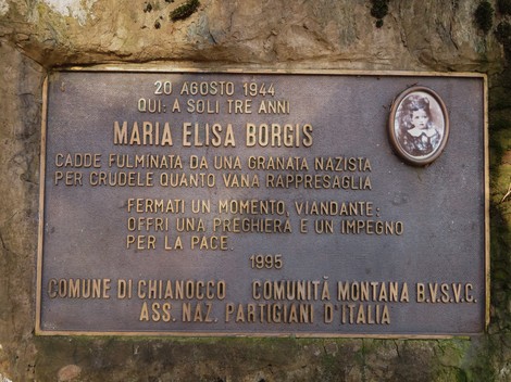 Targa commemorativa dedicata a Maria Elisa Borgis, situata in un contesto storico significativo.