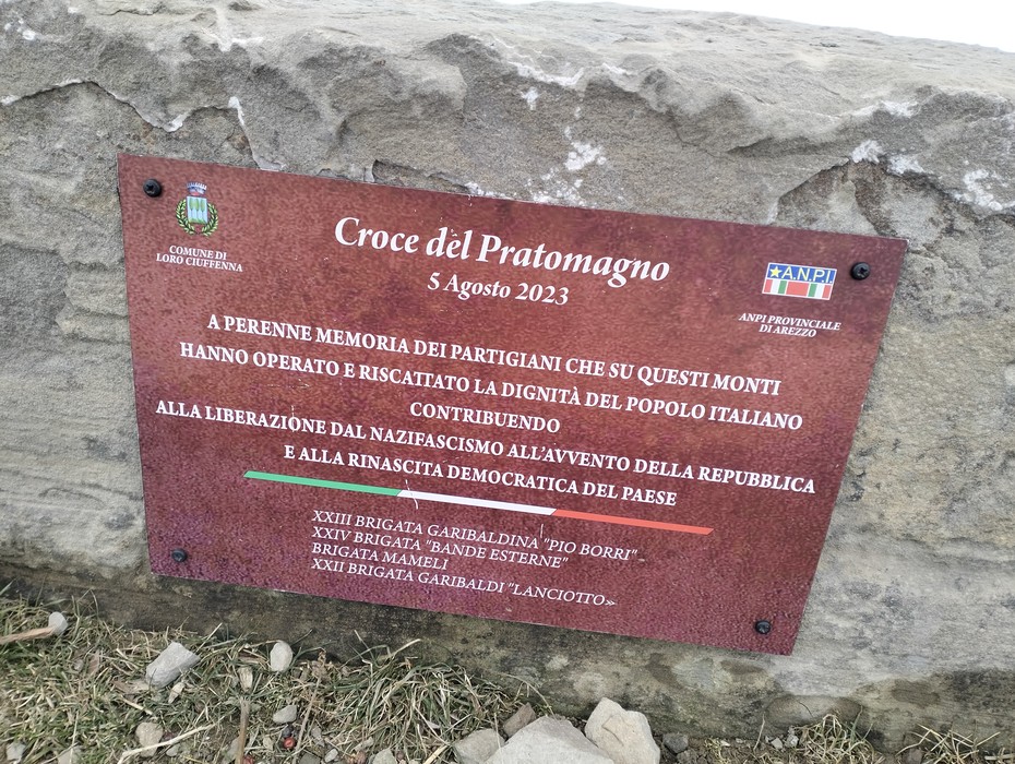 Commemorazione del "Fiore del partigiano", simbolo di resistenza e libertà per il popolo italiano.