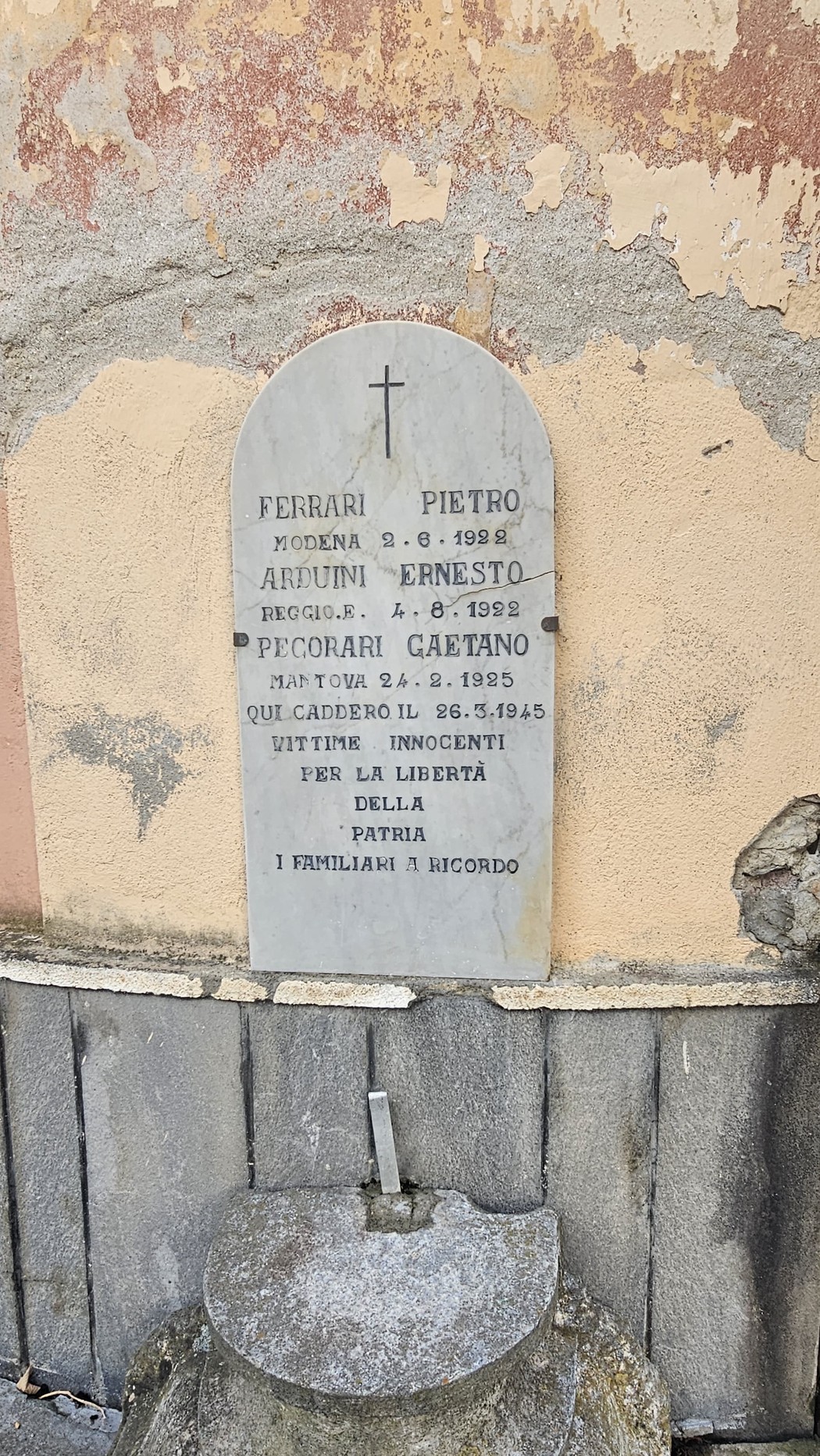 Lapide a Ferrari, Arduini e Pecorari, Comune di Entracque (CN), foto 1