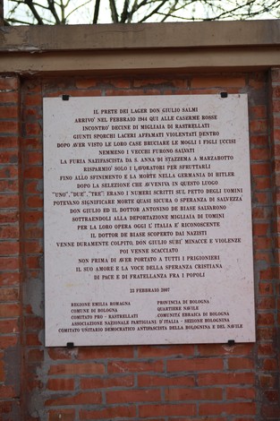Lapidi commemorative delle Caserme Rosse, testimonianze storiche di eventi significativi.