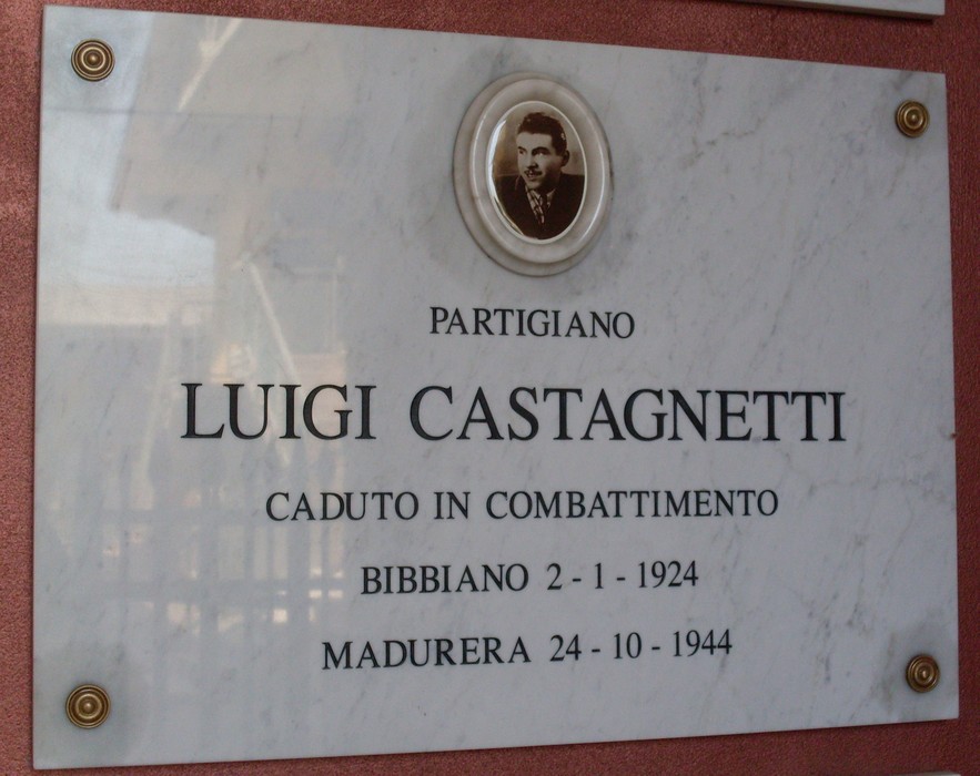 Monumento dedicato ai caduti per la libertà a Bibbiano, con riferimento al partigiano Luigi Castagnetti.