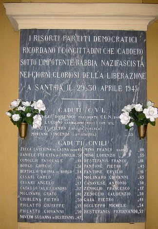 Lapide commemorativa per i caduti del 29 aprile 1945 a Santhià, in memoria dei partigiani e cittadini.