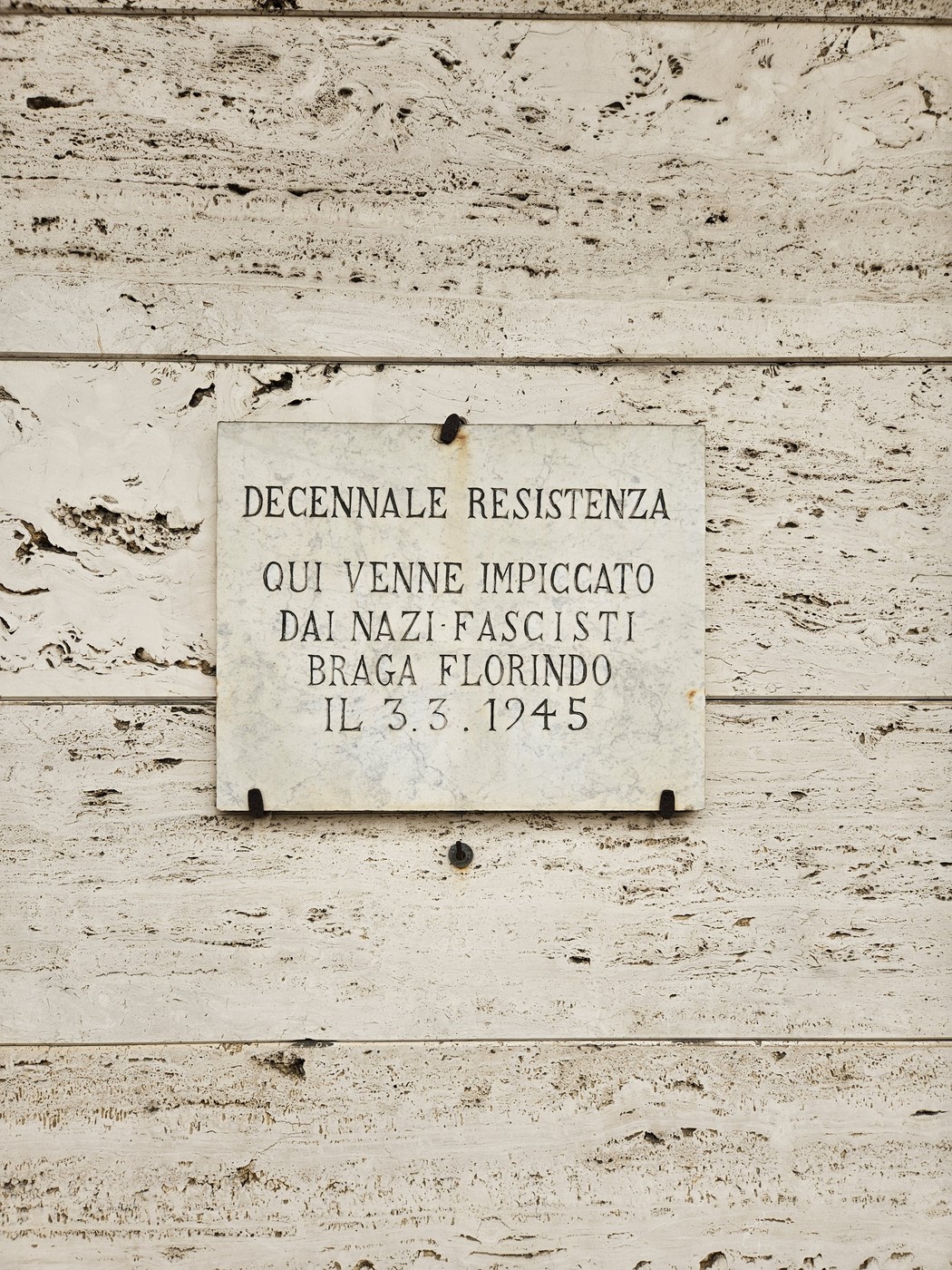 Lapide commemorativa a Braga, in onore della Resistenza contro i nazifascisti.