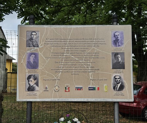 Targa commemorativa dedicata all'eccidio di Bagnara, con immagini e nomi di vittime storiche.