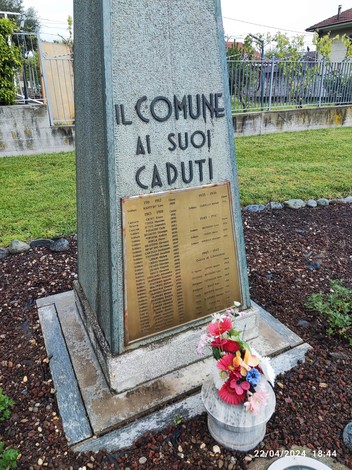 Monumento ai caduti di Caprie, dedicato a coloro che hanno sacrificato la loro vita per la patria.