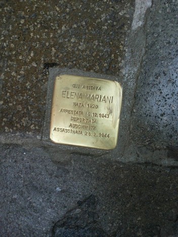 Pietra d'inciampo dedicata a Elena Mariani, vittima della deportazione durante la Seconda Guerra Mondiale.