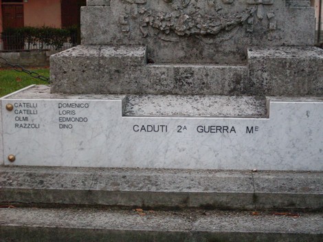 Monumento ai Caduti di Vezzano, commemorazione dei soldati della Seconda Guerra Mondiale.