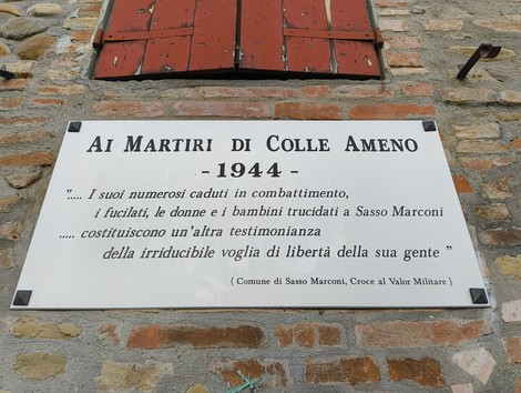 Lapide commemorativa ai martiri di Colle Ameno, dedicata alle vittime della guerra e della libertà.