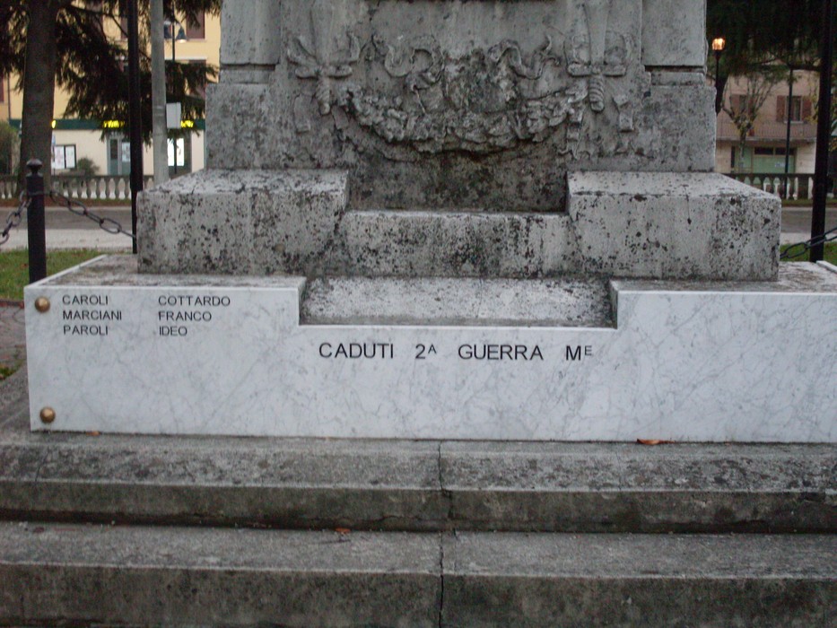 Monumento commemorativo dedicato ai caduti della Seconda Guerra Mondiale a Vezzano.