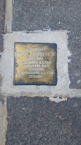 Pietra d'inciampo dedicata a Vittorio Borgonovo, commemorativa della sua deportazione e assasinio.