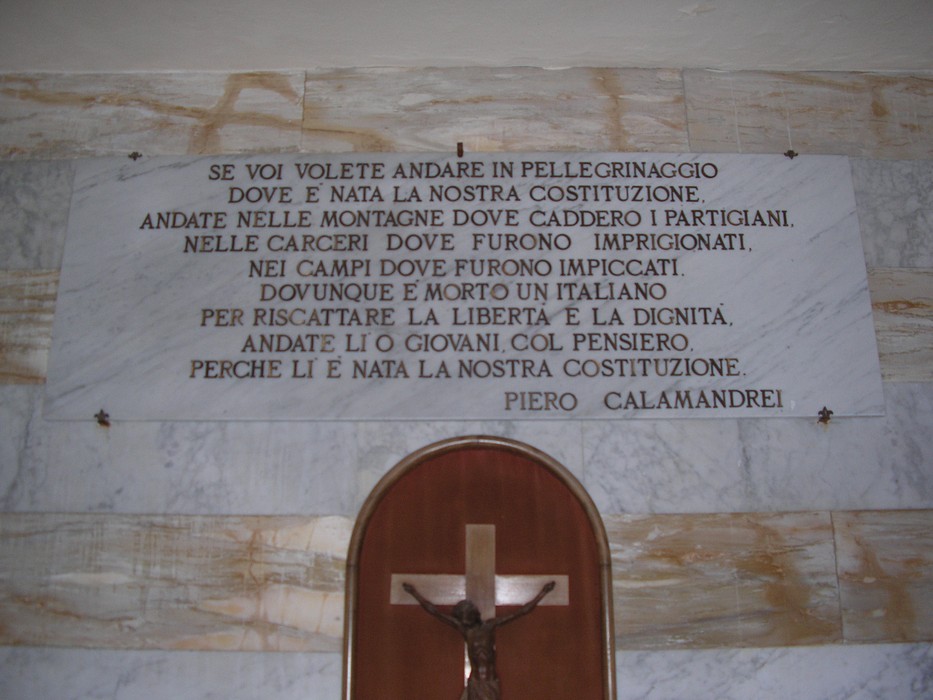 Cappella dedicata ai partigiani, simbolo di sacrificio e lotta per la libertà e la dignità in Italia.