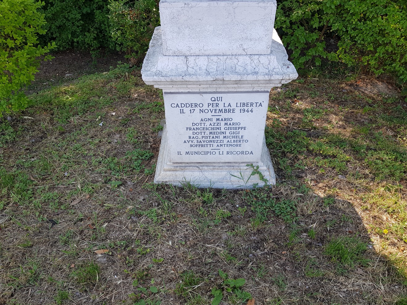 Monumento commemorativo per le vittime dell'eccidio del Caffè del Doro, caduti per la libertà nel 1944.