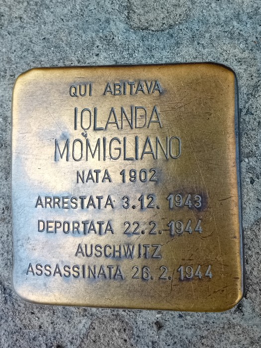 Pietra d'inciampo alla famiglia Momigliano - Segre, Comune di Torino (TO), foto 3
