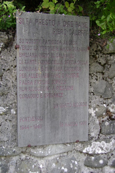 Monumento alla Resistenza, dedicato ai sacrifici dei partigiani e alla memoria della lotta per la libertà.