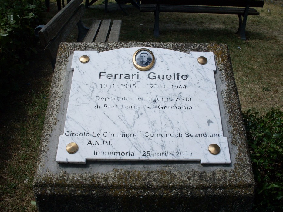 Monumento commemorativo a Ca' de' Caroli in onore dei caduti e deportati nella Seconda guerra mondiale.