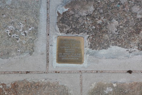 Pietra d'inciampo dedicata a Renzo Sottil, in memoria delle vittime della Shoah a Sorato.