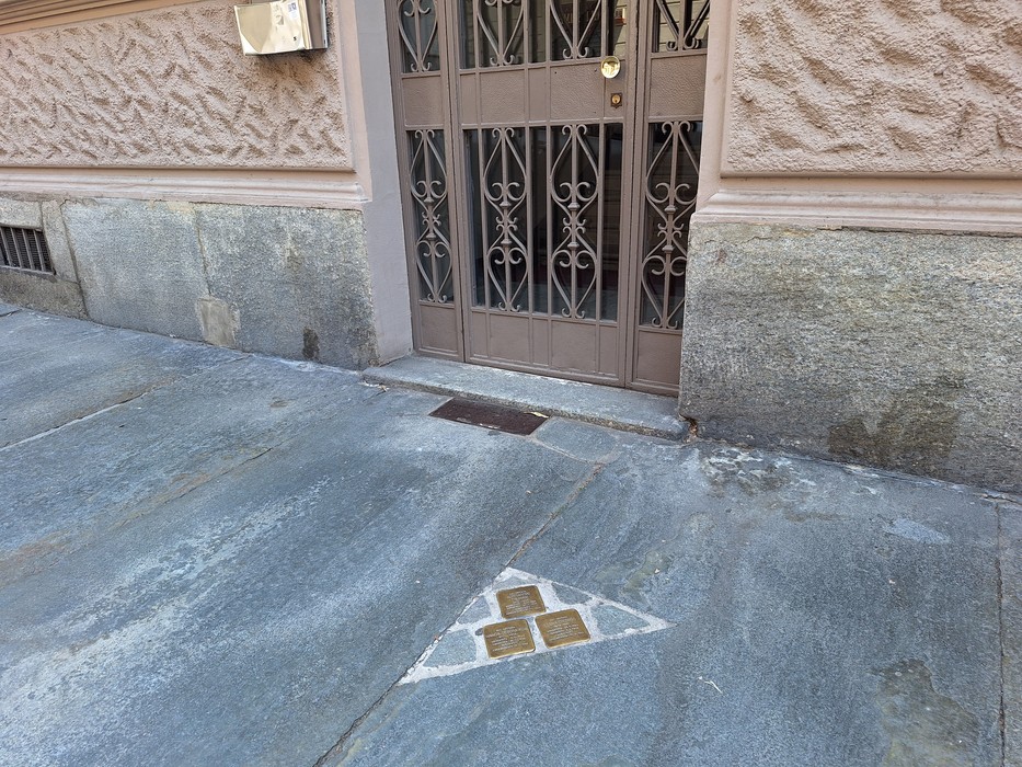 Pietre d'inciampo alla famiglia Colombo - Foa, Comune di Torino (TO), foto 2