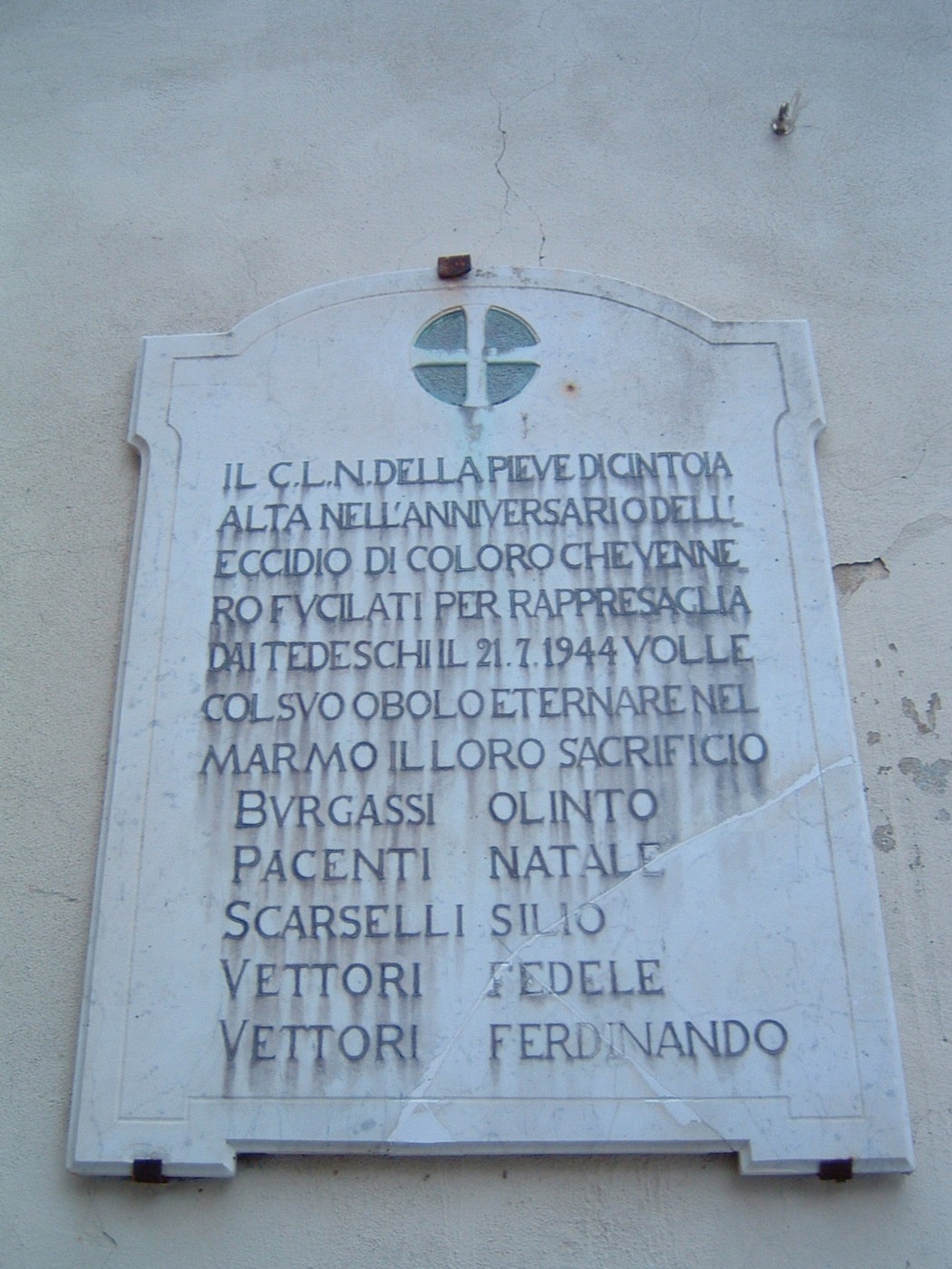 Lapide commemorativa a Cintoia Alta in memoria delle vittime dell'eccidio del 21 luglio 1944.