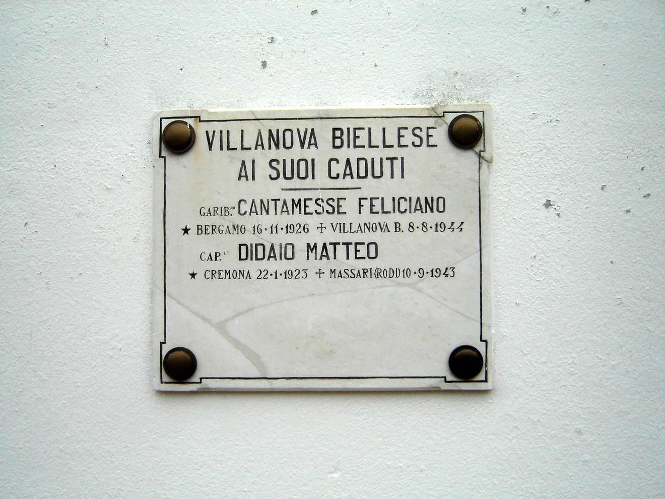 Lapide commemorativa per i caduti di Villanova Biellese, dedicata a Cantamesse Feliciano e Didaio Matteo.