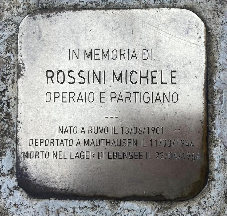 Pietre d'inciampo commemorative per Rossini Michele, un operario e partigiano deportato e morto durante la guerra.
