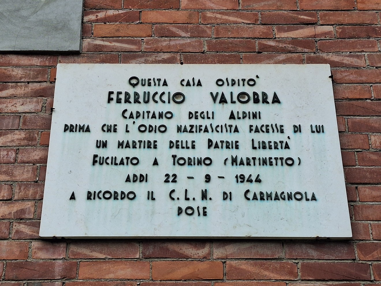 Lapide a Valobra, Comune di Carmagnola (TO), foto 1