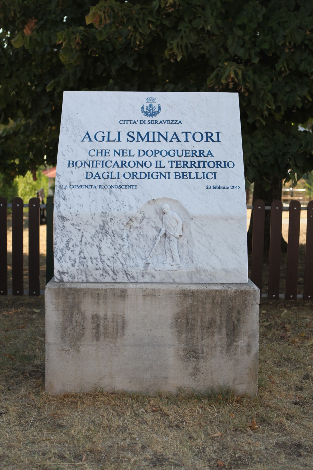 Monumento agli sminatori, in ricordo di chi ha bonificato il territorio da ordigni bellici.