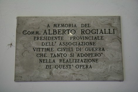 Cappella dei Martiri: luogo di commemorazione per le vittime civili di guerra, dedicato al Comm. Alberto Rogialli.