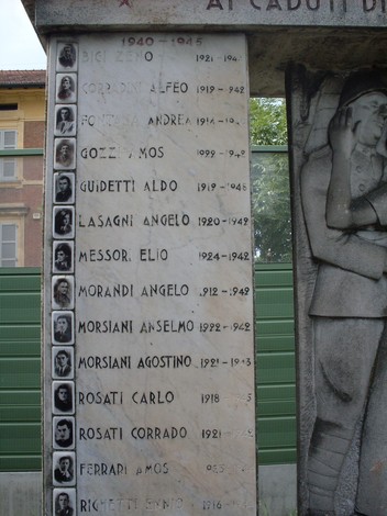 Monumento ai Caduti di Villa Bagno, ricordando i nomi dei soldati caduti tra il 1940 e il 1945.