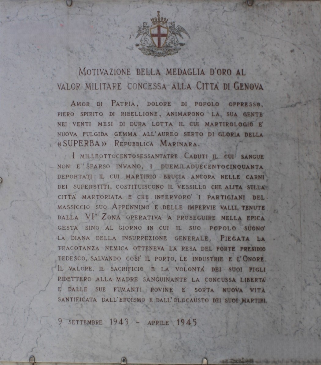 Lapide commemorativa che celebra la medaglia d'oro per il valore militare a Genova.