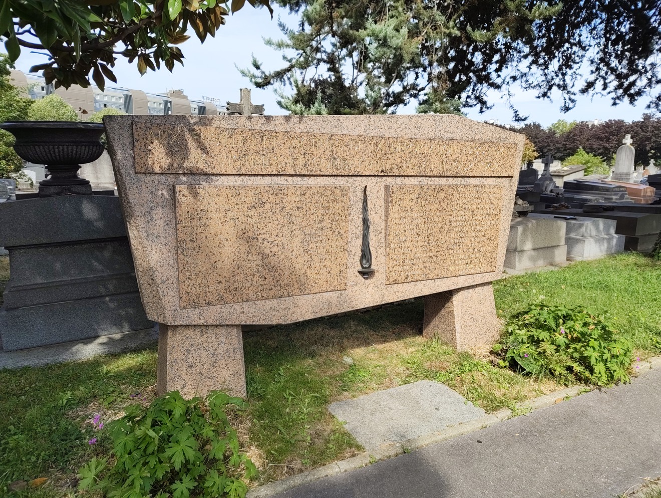 Sacrario dei caduti della seconda guerra mondiale di Montrouge, Francia, foto 1