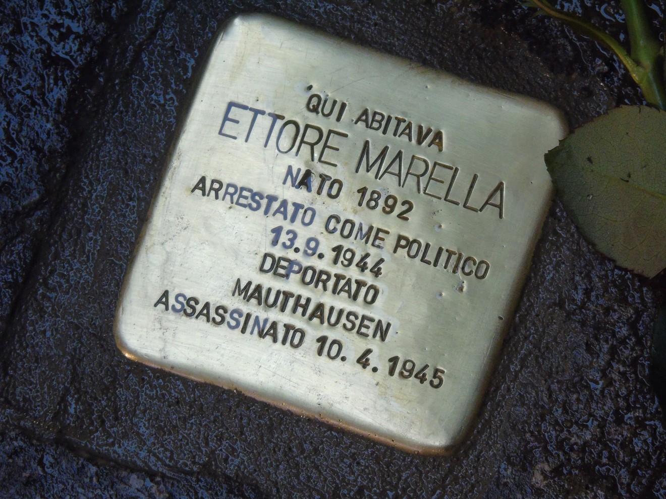 Pietra d'inciampo dedicata a Ettore Marella, commemorazione di vita e persecuzione.