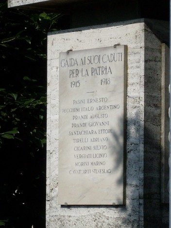 Monumento ai Caduti di Villa Gaida, dedicato ai soldati della Prima Guerra Mondiale.