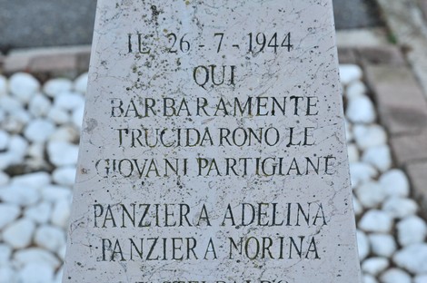 Cippo commemorativo dedicato alle sorelle Panziera, partigiane uccise il 26 luglio 1944.