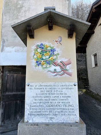 Lapide commemorativa della 106° Brigata Giordano Velino, dedicata ai valorosi partigiani del Piemonte.