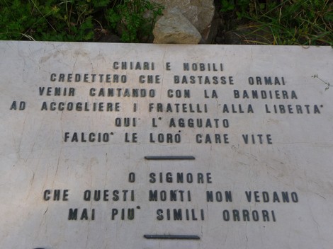 Il Monumento ai Dodici Caduti, commemorazione di coloro che hanno sacrificato la vita per la libertà.