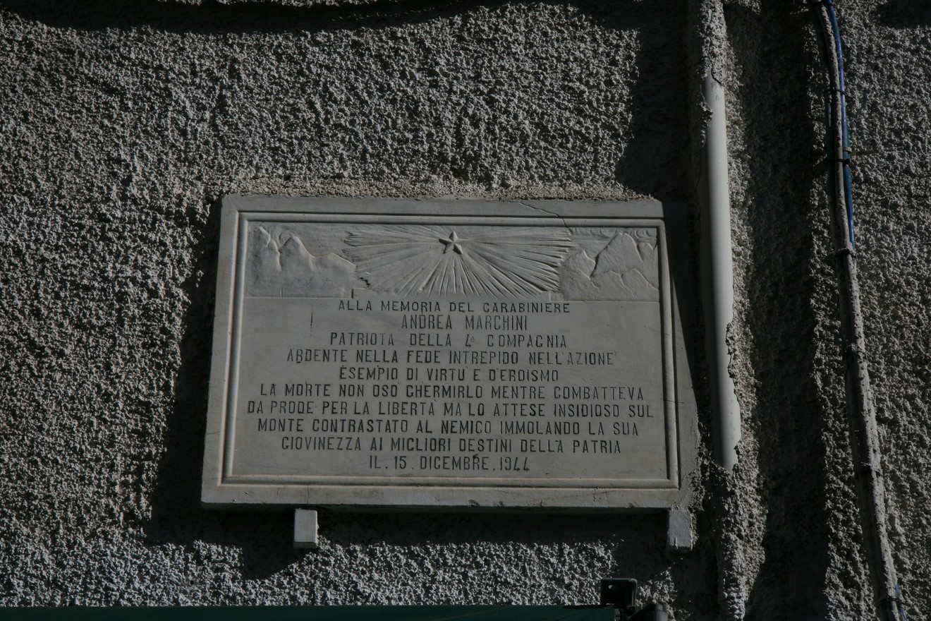 Lapide dedicata al carabiniere Andrea Marchini, in memoria del suo sacrificio per la patria.