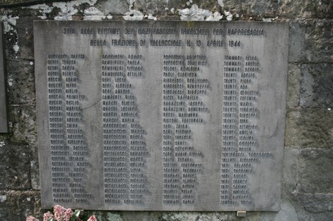 Monumento commemorativo nel cimitero di Stia, onora le vittime della repressione del 13 aprile 1944.